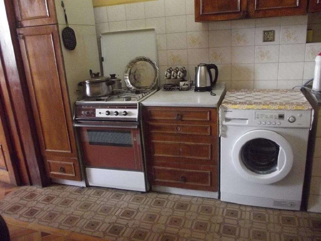 Apartment Irma Rustaveli 57 Batum Oda fotoğraf